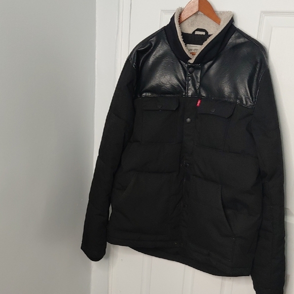 Levi's Other - Levi's Black Puffer Jacket